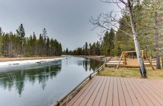 Log Cabin Riverfront Getaway