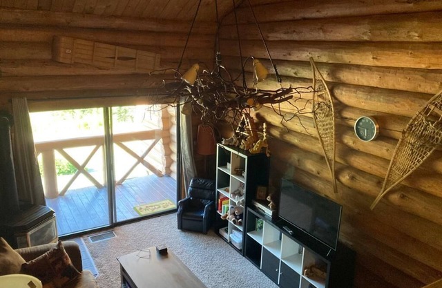 Log cabin Sasquatch Mntn Hemlock close Harrison Hot Springs Weaver Lake Golf A/C