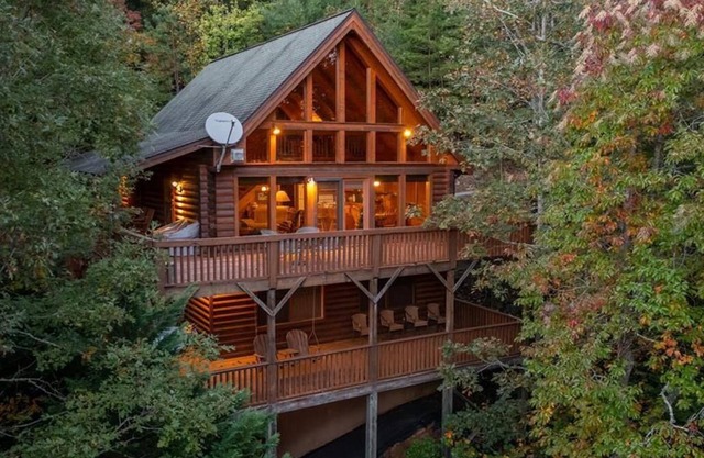 Log Cabin - Views of Nantahala National Forest - Hot Tub -Fire Pit-Pet Friendly