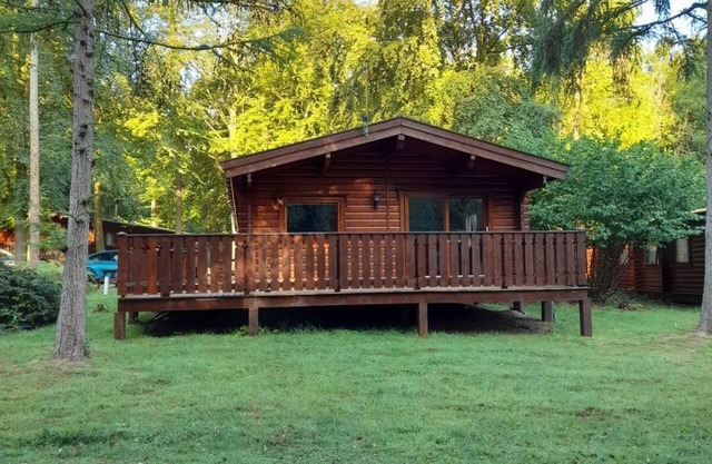 Log cabin with decked veranda, nestled in Kenwick Park, Louth