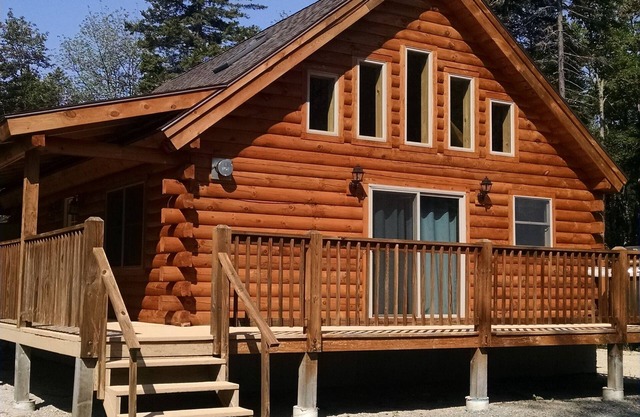 Log Home In Secluded Lake Ashuelot Estates