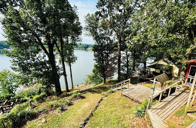 Logan Martin Lakefront Cabin