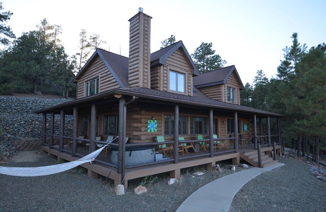 Lone Pine Lodge - Prescott Cabin Rentals