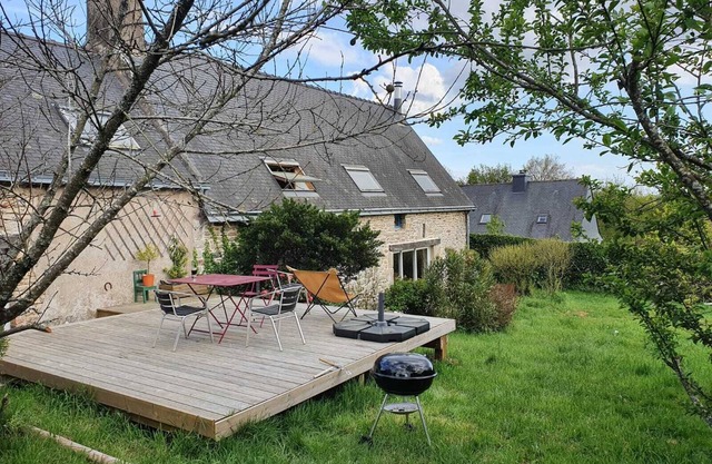 Longère à 10 Minutes de Vannes et du Golfe du Morbihan, Belle Terrasse et Jardin