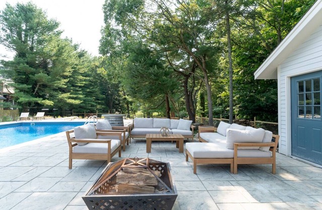 Long Island Getaway w/Heated Pool & Lake