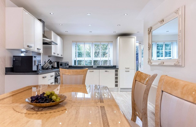 ✅LONG STAYS 20% OFF-LARGE 4BED-PoolTable-Parking✅