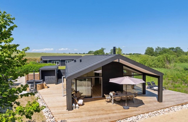 "Lonneke" - 450m from the sea by Interhome