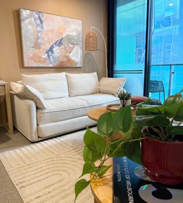 Lonsdale Street Family Apartment Cot Available