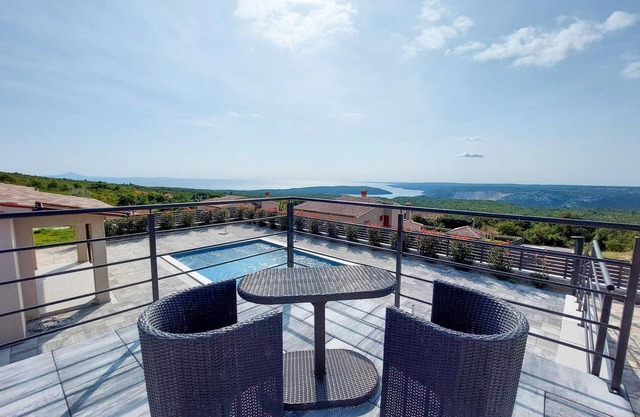 Look forward to a vacation in a modern vacation home with an enchanting view of the sea.