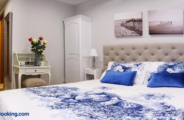 Lora Center Room