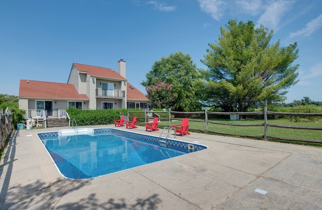 Lottsburg House w/ Private Pool + Fireplace