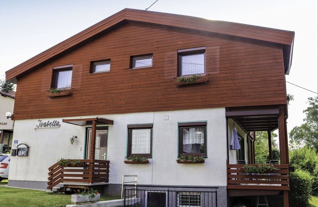 Lovely apartment for 6 guests with WIFI, TV, terrace and pets allowed