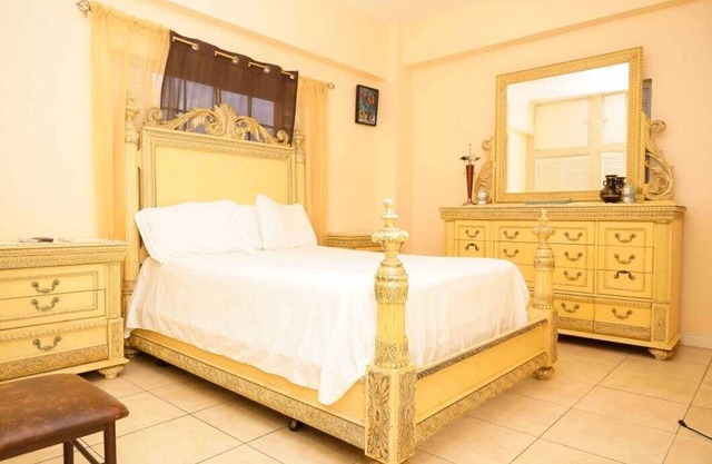 lovely 1 Bedroom In New Kingston: Kensington Crescent