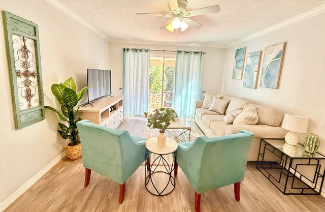 Lovely 2/2 condo, peaceful Creek view!