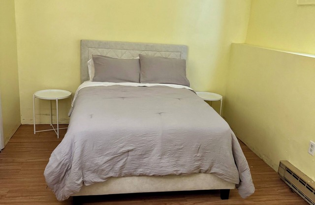 Lovely 2-bedroom condo in Laconia with AC, WiFi. Enjoy your stay