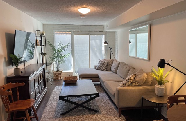 Lovely 2Bedroom Toronto Apartment