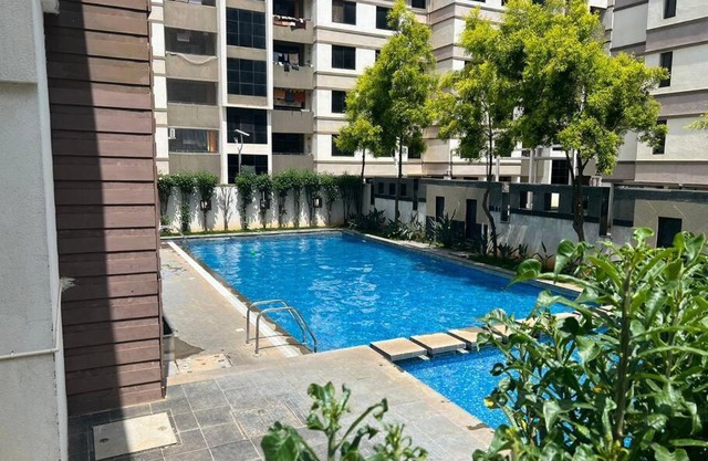 Lovely 3-bedroom Condo- Bh06