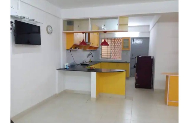 Lovely 3 Bedroom With Open Kitchen & Parking