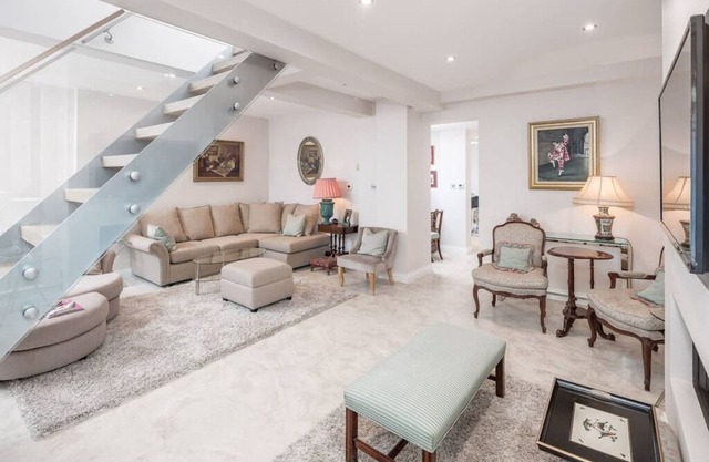 Lovely 4-bed house at the heart of Notting Hill!