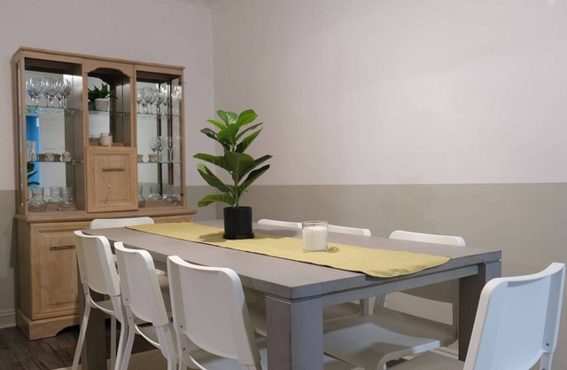 Lovely 5 Bedroom Home w Garden near Northampton