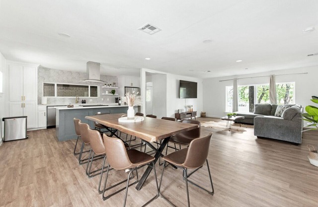 Lovely and Spacious 4 Bedroom House Sleeps 10