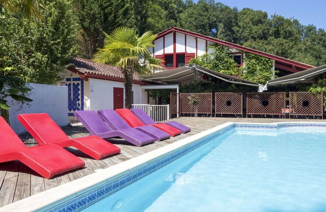 Lovely apartment for 8 guests with pool, WIFI, TV, terrace and pets allowed