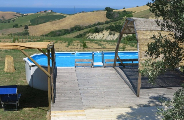 Lovely apartment in villa with A/C, hot tub, pool, WIFI, TV, patio, pets allowed and panoramic v.