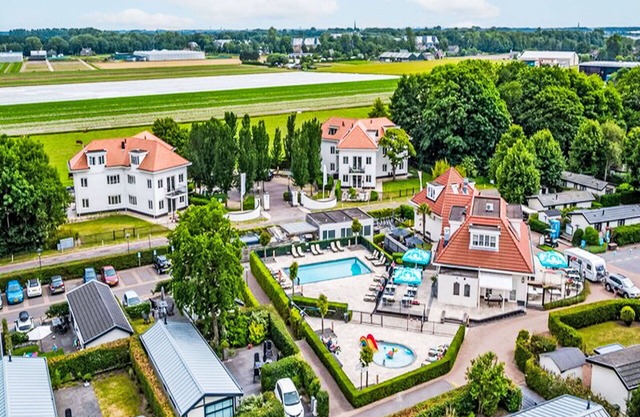 Lovely apartment in villa for 4 guests with pool, WIFI, TV and terrace