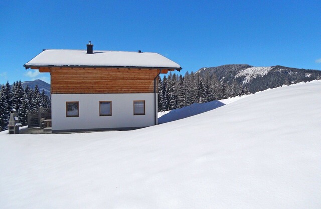 Lovely apartment in villa for 12 people with WIFI, TV and terrace