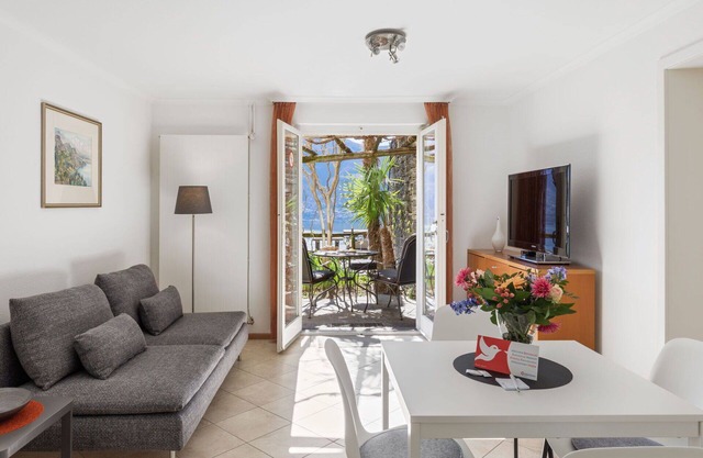 Lovely apartment for 4 people with WIFI, TV, patio, pets allowed and panoramic view