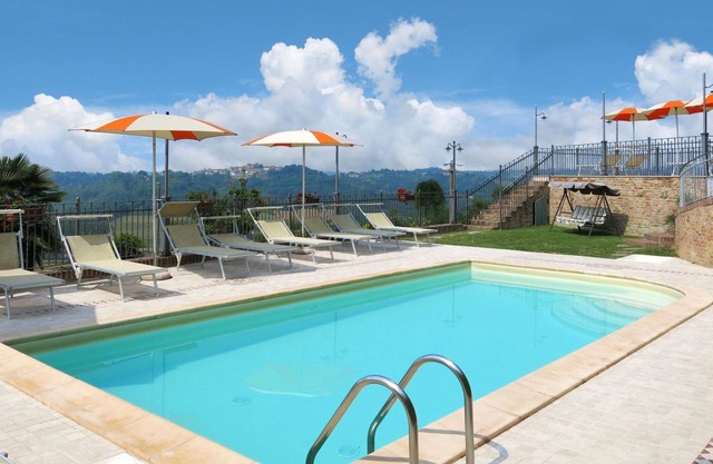 Lovely apartment for 4 people with WIFI, pool, TV, patio and pets allowed