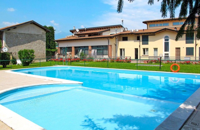 Lovely apartment for 4 guests with A/C, WIFI, pool, TV, balcony, pets allowed and panoramic view