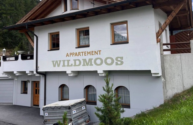 Lovely apartment for 8 guests with WIFI, TV and parking