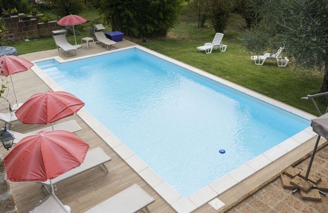 Lovely apartment for 8 guests with WIFI, pool, TV, patio and pets allowed
