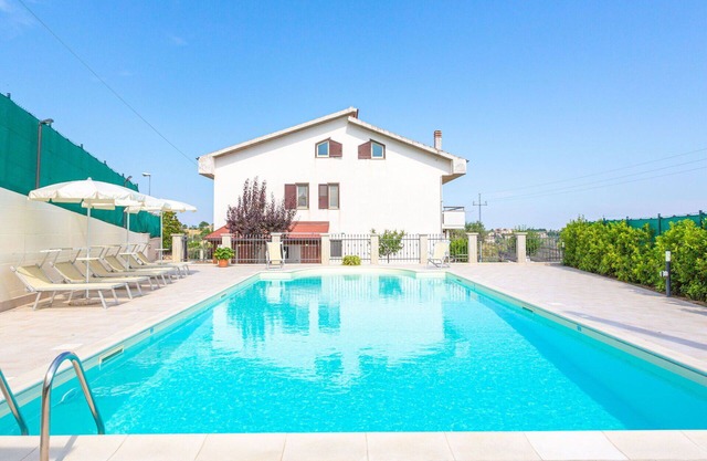 Lovely apartment for 6 people with private pool, A/C, WIFI, TV, patio and pets allowed