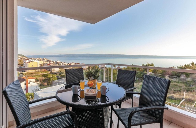 Lovely apartment in Podstrana