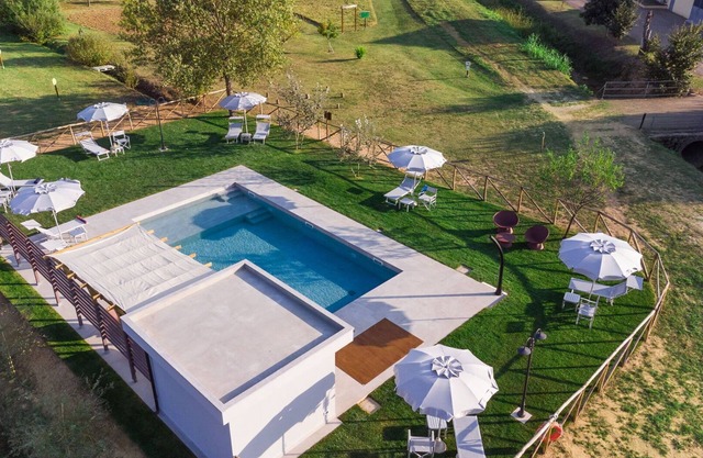 Lovely apartment in villa for 4 guests with pool, WIFI, A/C and TV