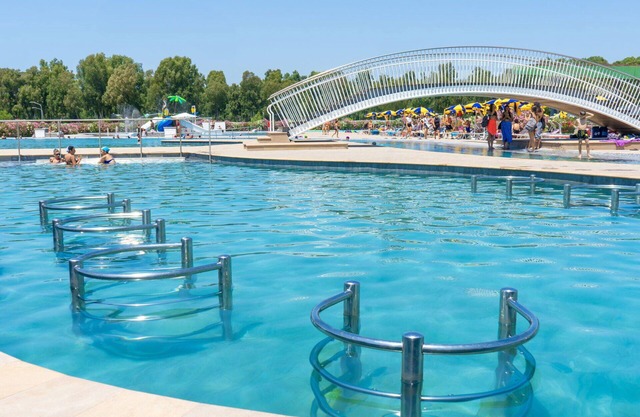 Lovely apartment in villa for 6 guests with A/C, WIFI, pool, TV, terrace and pets allowed