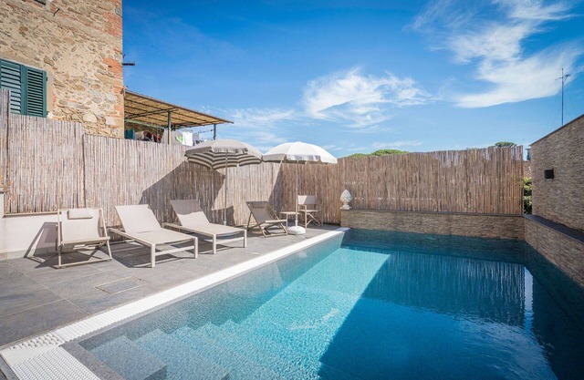 Lovely apartment for 4 guests with WIFI, pool, A/C, TV, balcony and panoramic view