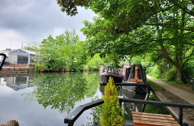 Lovely Canal Boat in Little Venice for Family & Friends