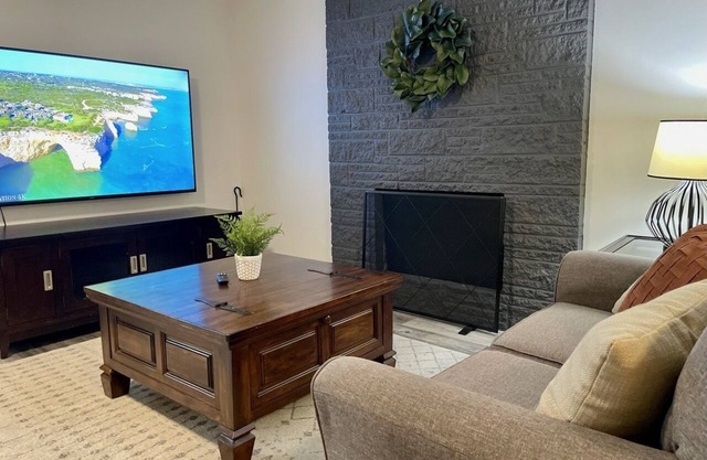 Lovely Grand 5BR 2.5 Home with Double Everything!