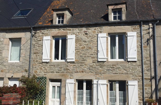 lovely haven in a common sea. for a family, and animals