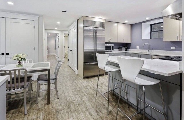 Lovely holiday getaway 2BR 2BA Apartment near Wrigley Field