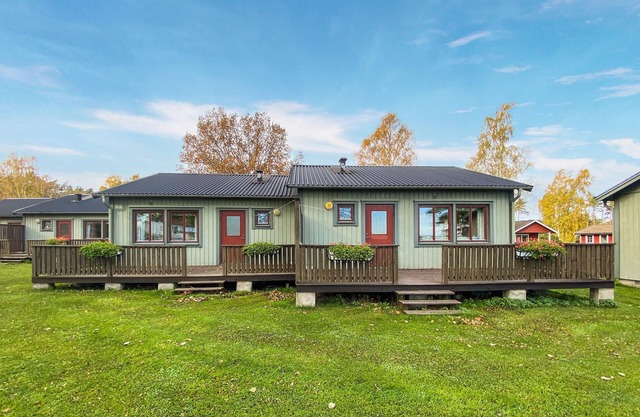 Lovely home in Byxelkrok with WiFi