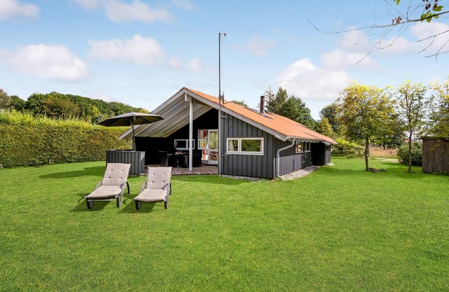 Lovely home in Ebeltoft with sauna