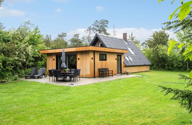 Lovely home in Ringkøbing with kitchen