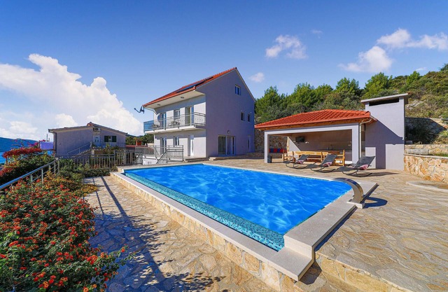 Lovely home in Seget Vranjica