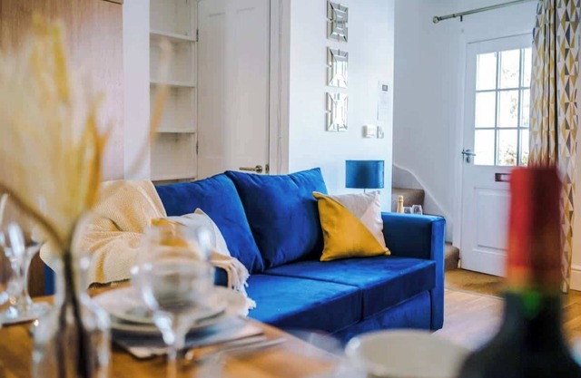 Lovely house, great location, perfect for couples!