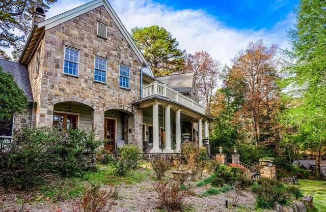 Lovely lakefront estate with boathouse, pickleball, firepit, & stunning view