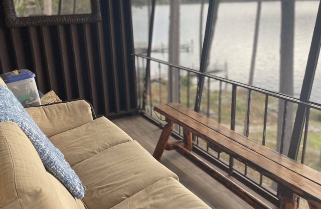 Lovely Lakefront Studio Condo